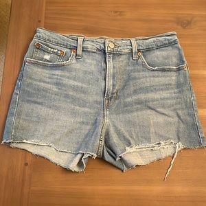 New Levi’s High Rise Jean Shorts 31